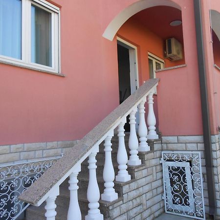 Apartments And Rooms Villa Chiara Krnica Exteriör bild