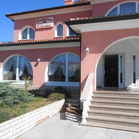 Apartments And Rooms Villa Chiara Krnica Exteriör bild