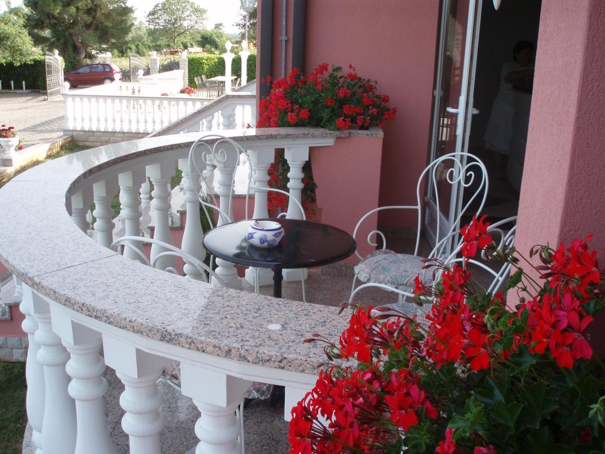 Apartments And Rooms Villa Chiara Krnica Exteriör bild