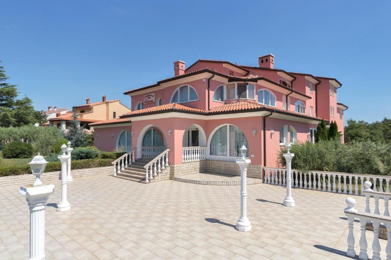 Apartments And Rooms Villa Chiara Krnica Exteriör bild