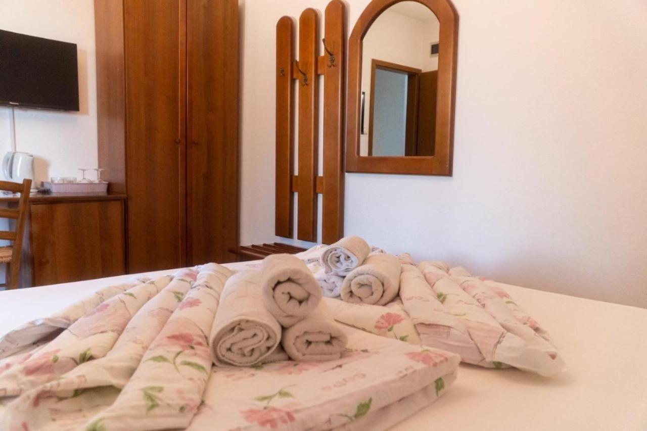 Apartments And Rooms Villa Chiara Krnica Exteriör bild