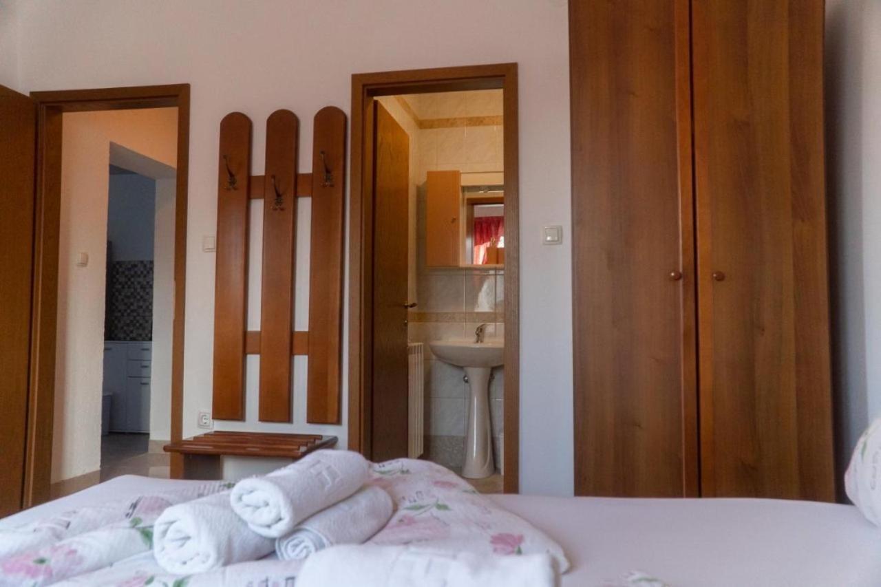 Apartments And Rooms Villa Chiara Krnica Exteriör bild