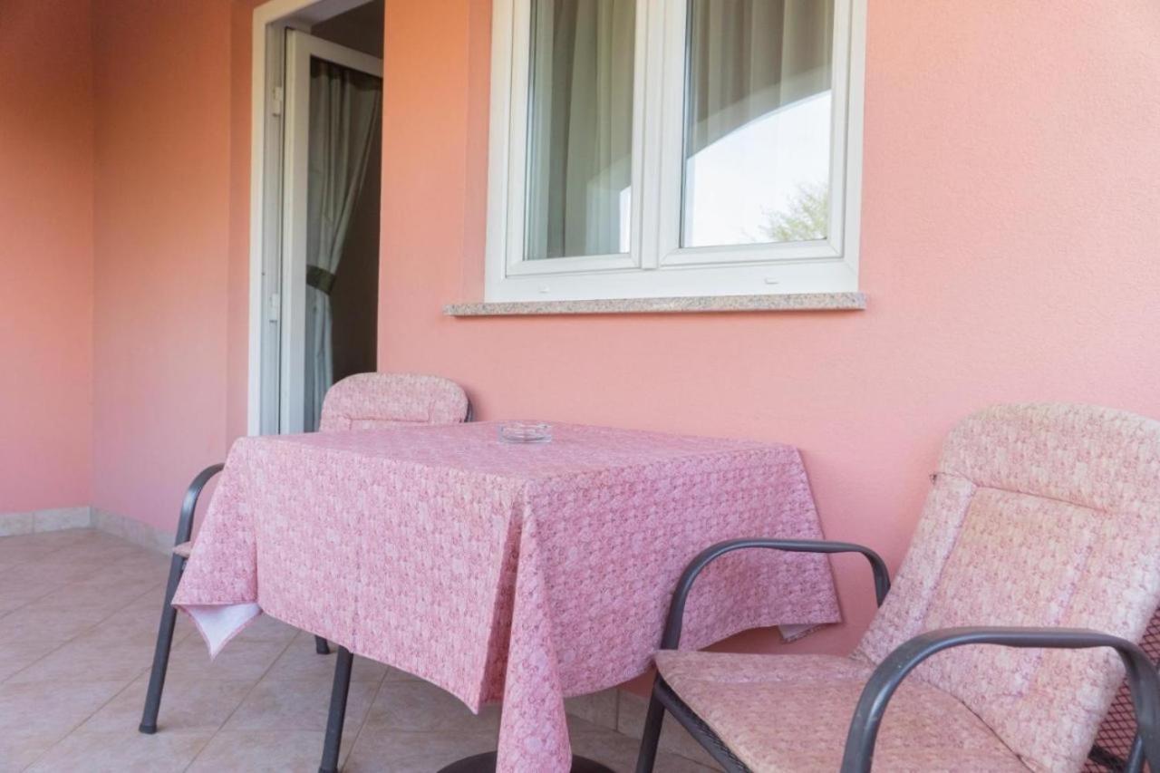 Apartments And Rooms Villa Chiara Krnica Exteriör bild