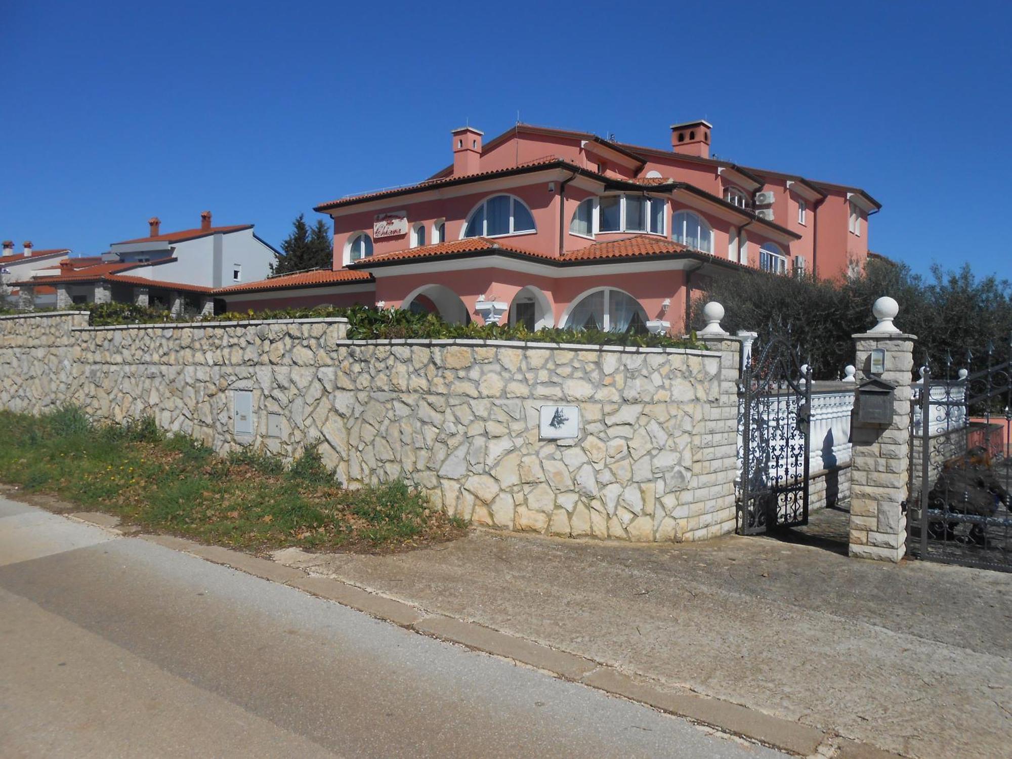 Apartments And Rooms Villa Chiara Krnica Exteriör bild